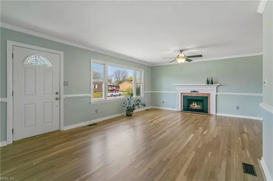 9 Rust Street, Hampton, VA 23664 - #3