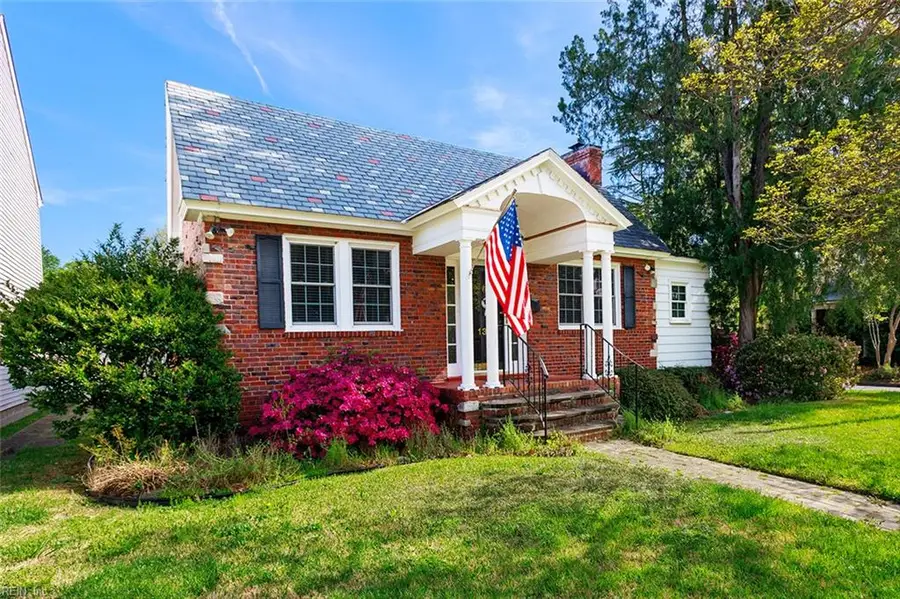 136 W Leicester Avenue, Norfolk, VA 23503 - #2