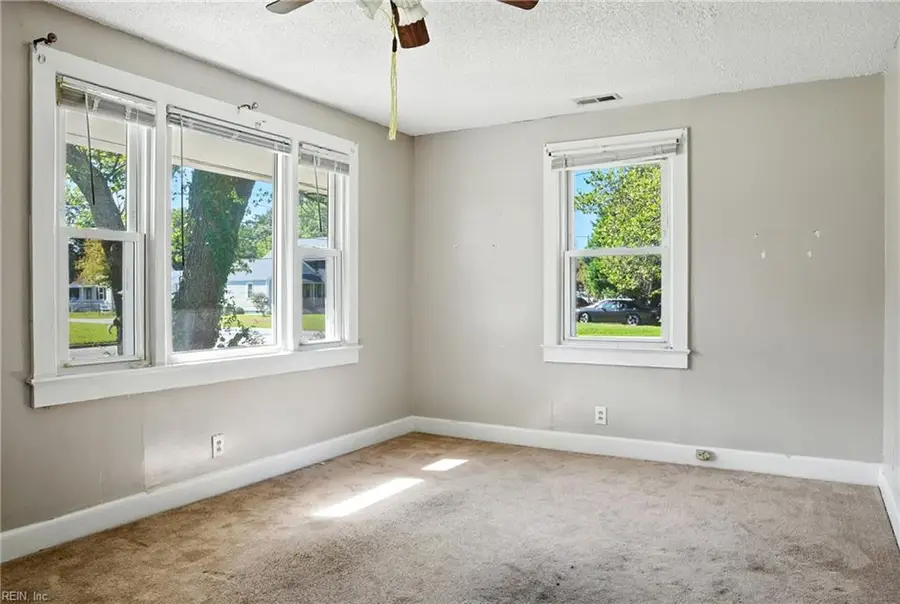 1305 Hoover Avenue, Chesapeake, VA 23324 - #3