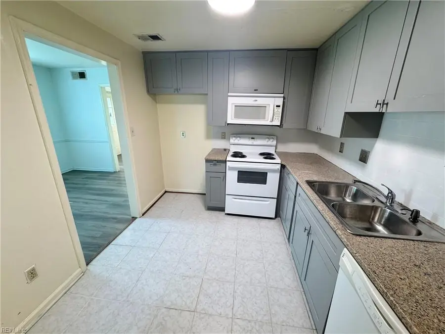 369 Circuit Lane #F, Newport News, VA 23608 - #3