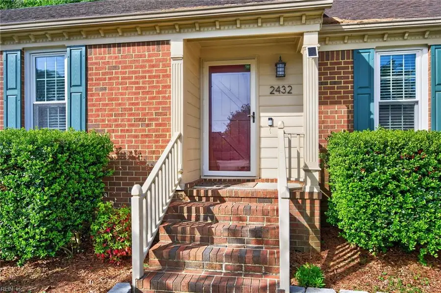 2432 Lakewood Lane, Chesapeake, VA 23321 - #2