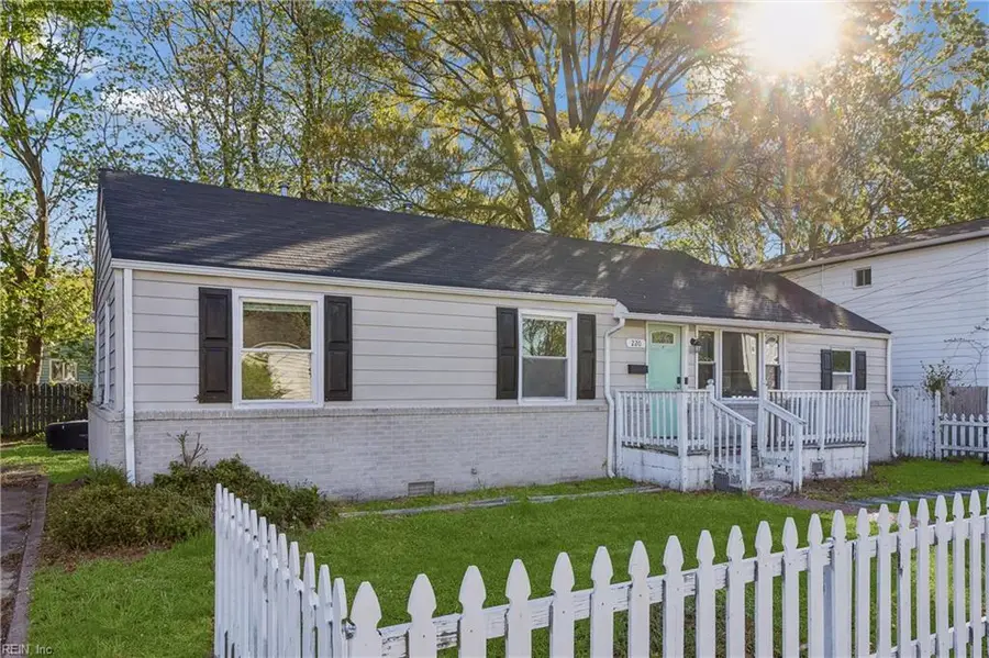 220 Taylor Avenue W, Hampton, VA 23663 - #2
