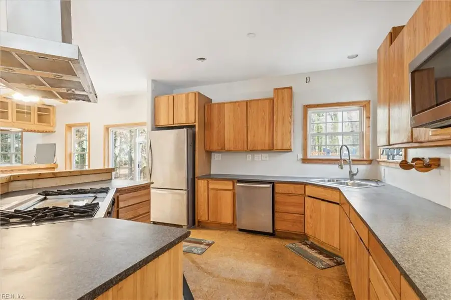 706 Yorktown Road, Poquoson, VA 23662 - #3