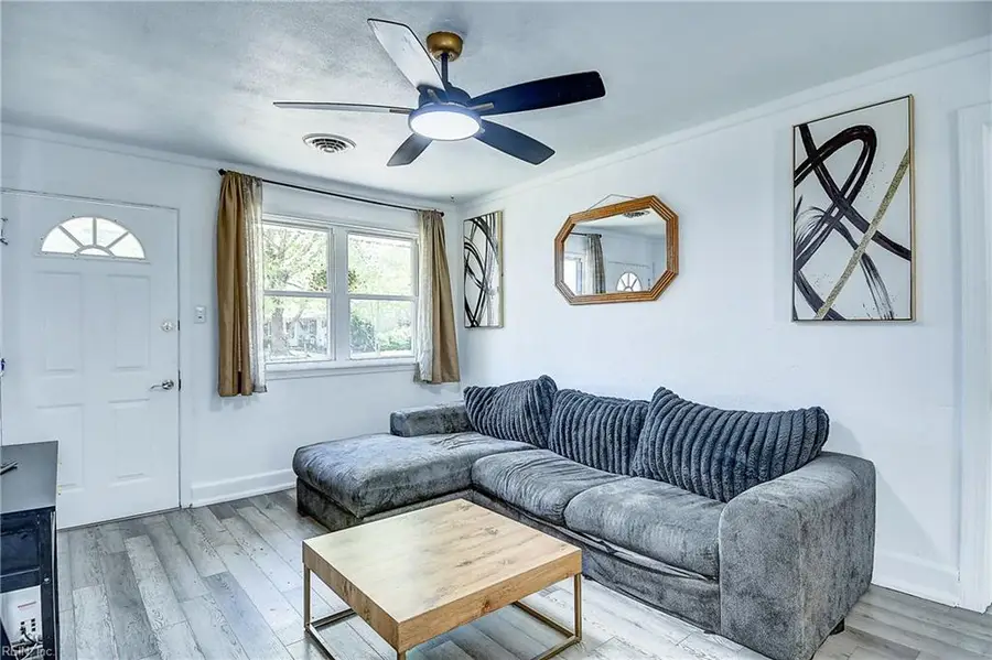 418 Gloucester Avenue, Portsmouth, VA 23702 - #2