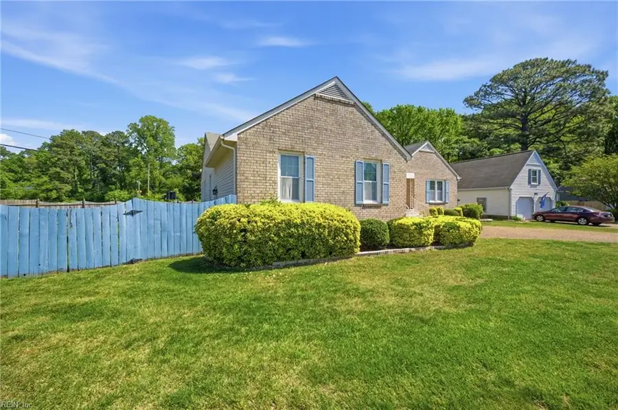 8 Lake Erie Court, Hampton, VA 23669 - #2