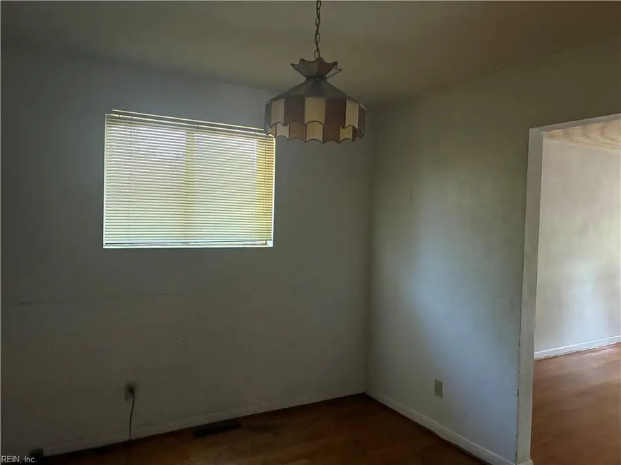 608 Edinburg Avenue, Chesapeake, VA 23324 - #2