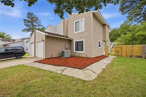 621 Folkstone Way, Virginia Beach, VA 23462