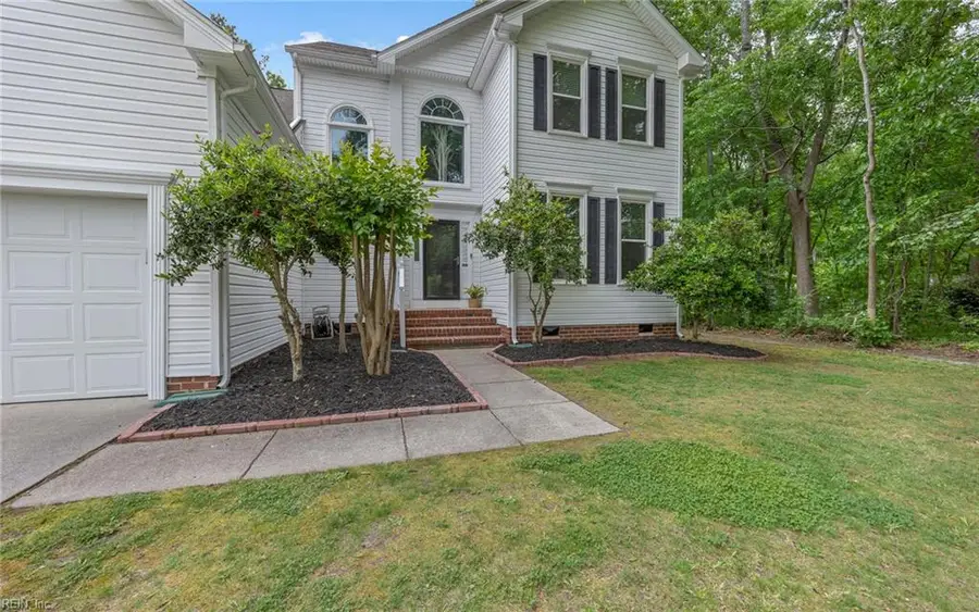 221 Robinhood Road, Chesapeake, VA 23322 - #2