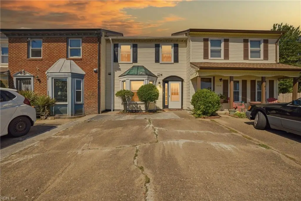 1212 Hillock Crossing, Virginia Beach, VA 23455 - #1