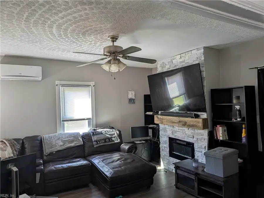 632 Rolfe Street, Hampton, VA 23661 - #3