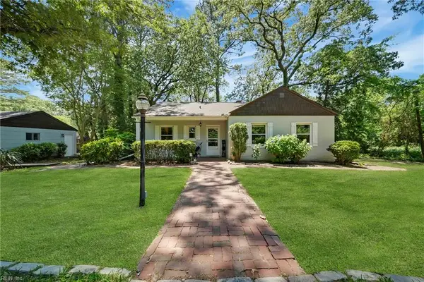 222 Sparrow Road, Chesapeake, VA 23325