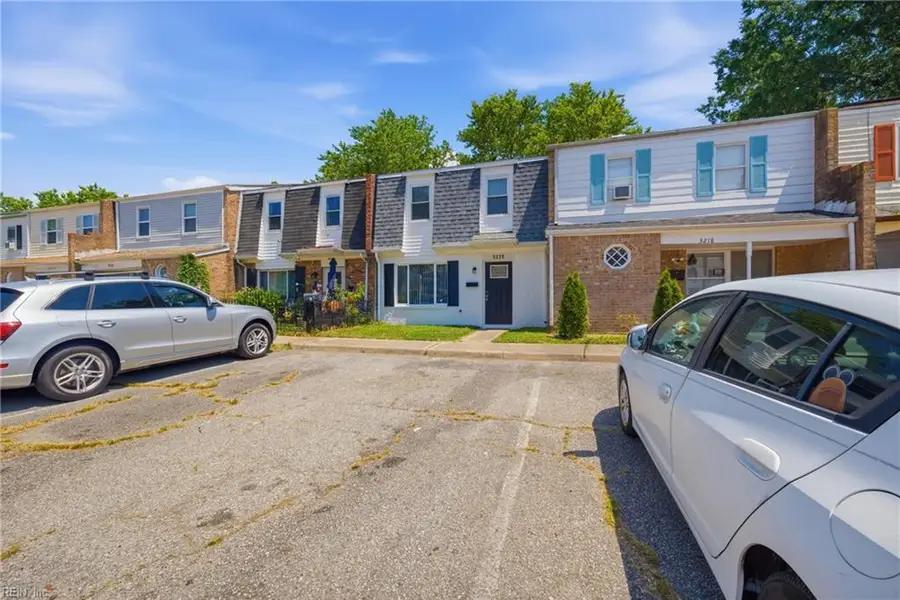 3220 Wimbledon Way, Virginia Beach, VA 23453 - #2