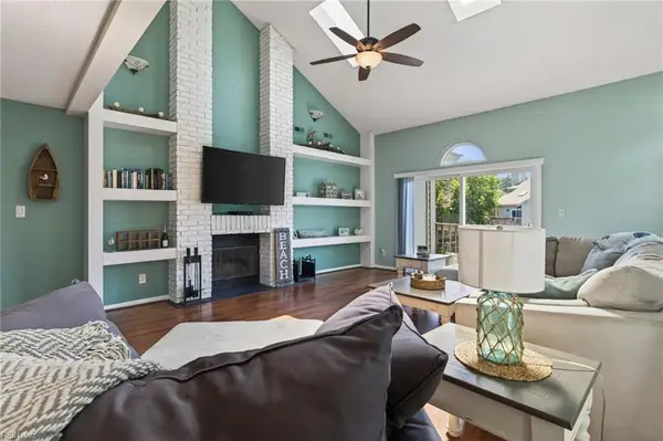 457 E Lake Circle, Chesapeake, VA 23322