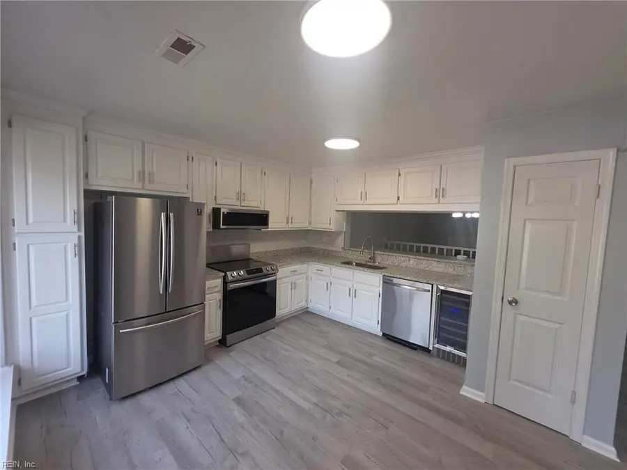 812 S Lake Circle, Chesapeake, VA 23322 - #3