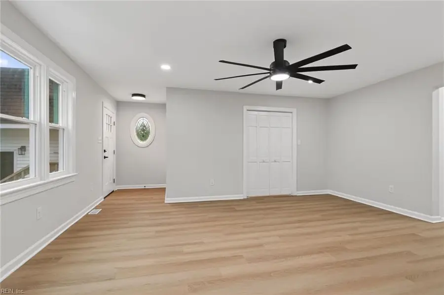 8 E Commodore Drive, Newport News, VA 23608 - #2