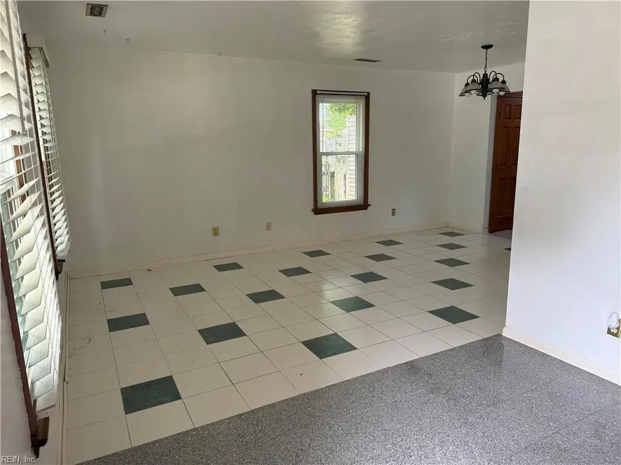 1092 Red Mill Boulevard, Virginia Beach, VA 23454 - #2