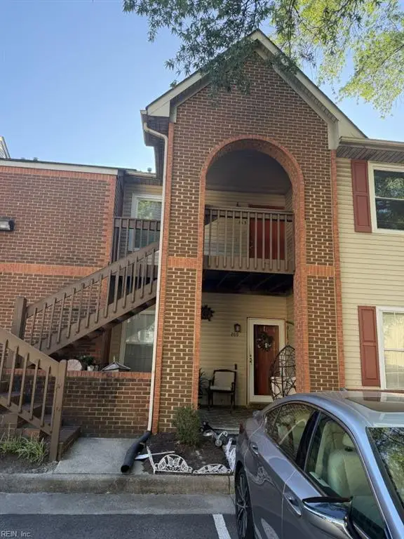 813 Gas Light Lane, Virginia Beach, VA 23462