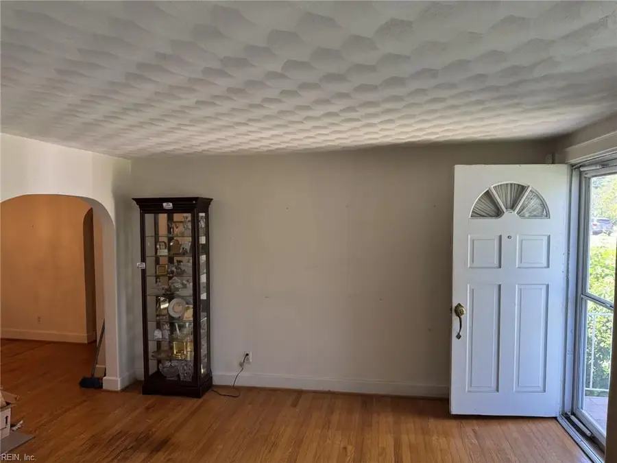 987 Albert Avenue, Norfolk, VA 23513 - #3