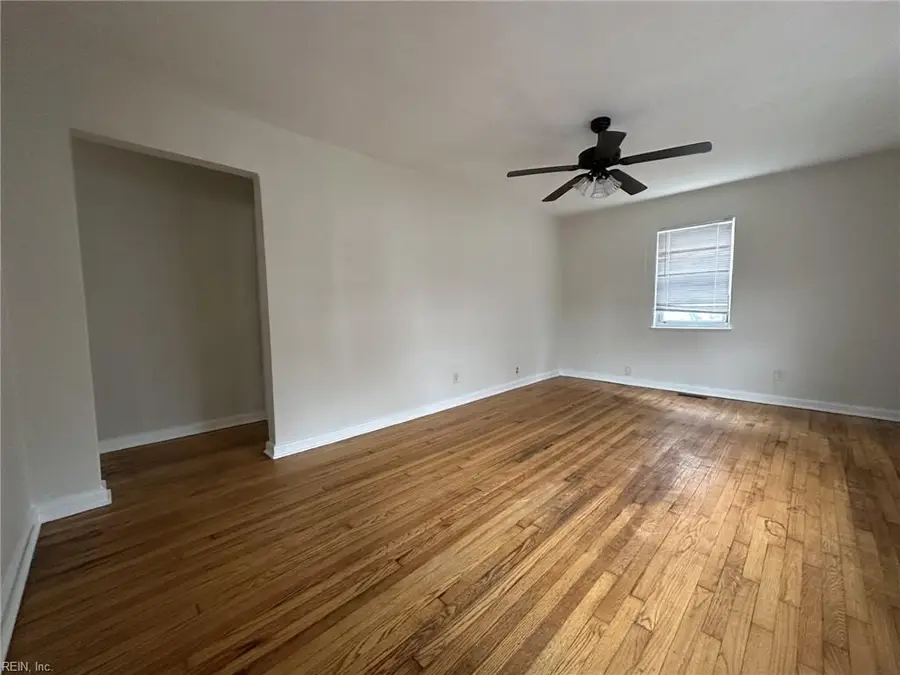 9520 Warwick Avenue, Norfolk, VA 23503 - #2