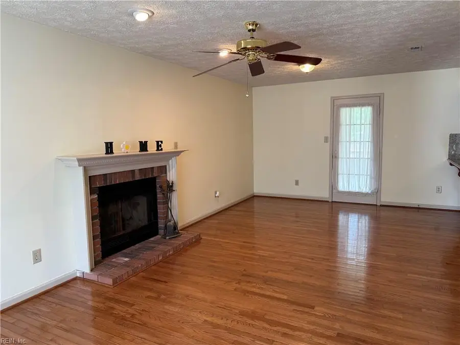 27 Bonney Lane, Hampton, VA 23669 - #2