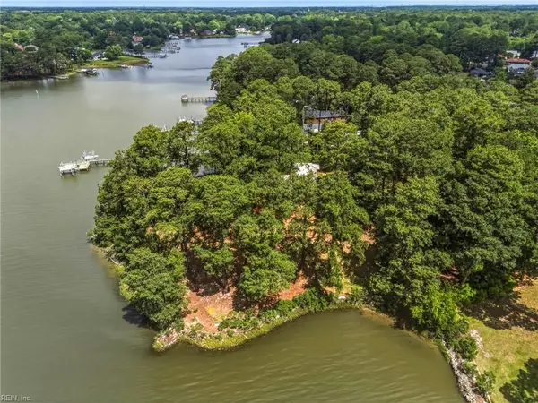 2736 Sterling Point Drive, Portsmouth, VA 23703
