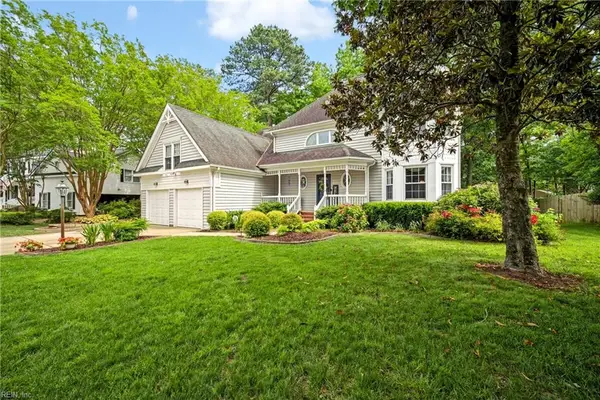 813 Loch Island Drive, Chesapeake, VA 23320
