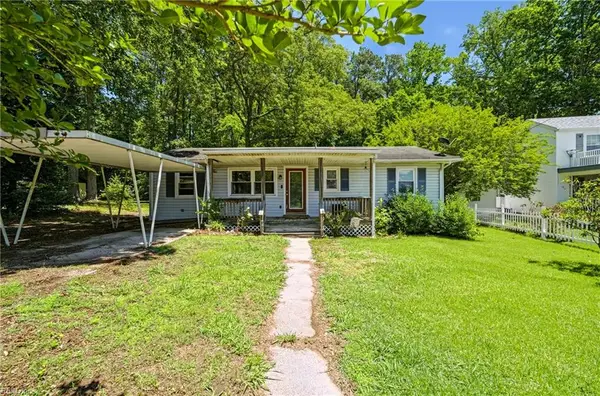 196 Beach Drive, Hartfield, VA 23071