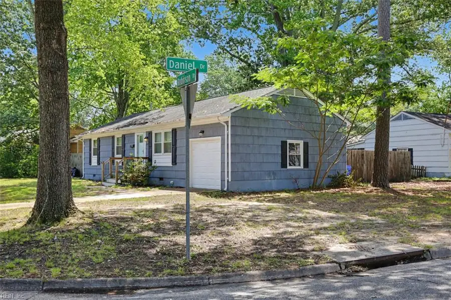 207 Robinson Drive, Newport News, VA 23601 - #2