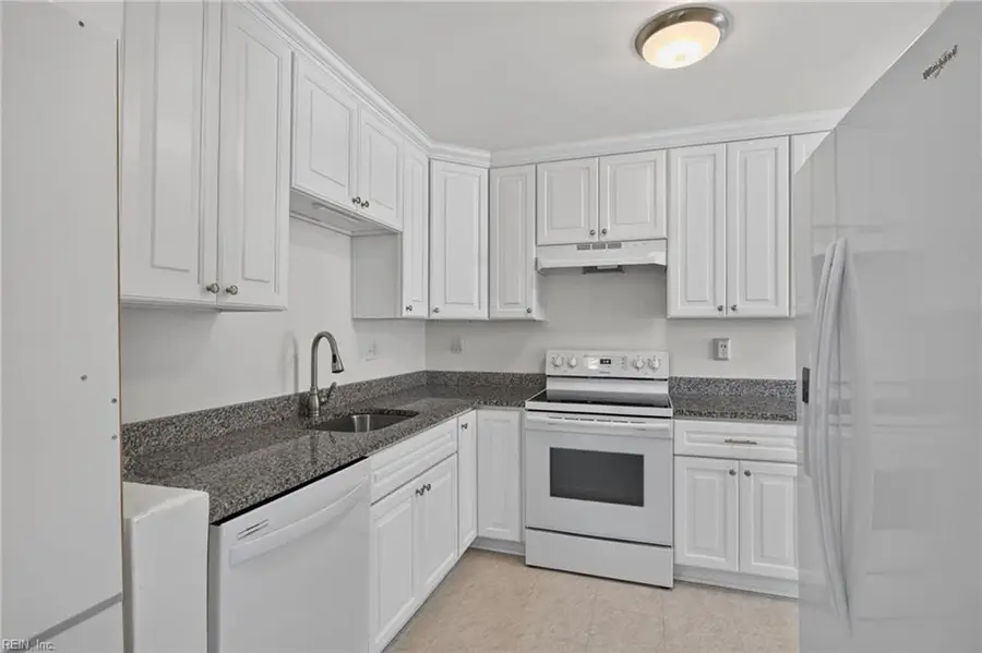 225 Castlewood Road, Portsmouth, VA 23702 - #2