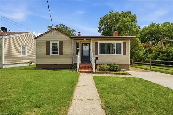 124 Cambridge Place, Hampton, VA 23669