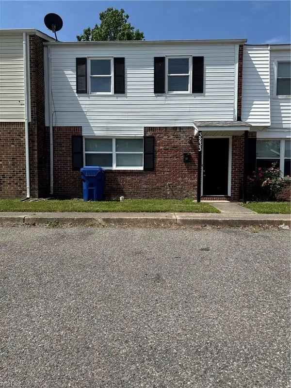 3233 Saxon Place Place, Virginia Beach, VA 23453