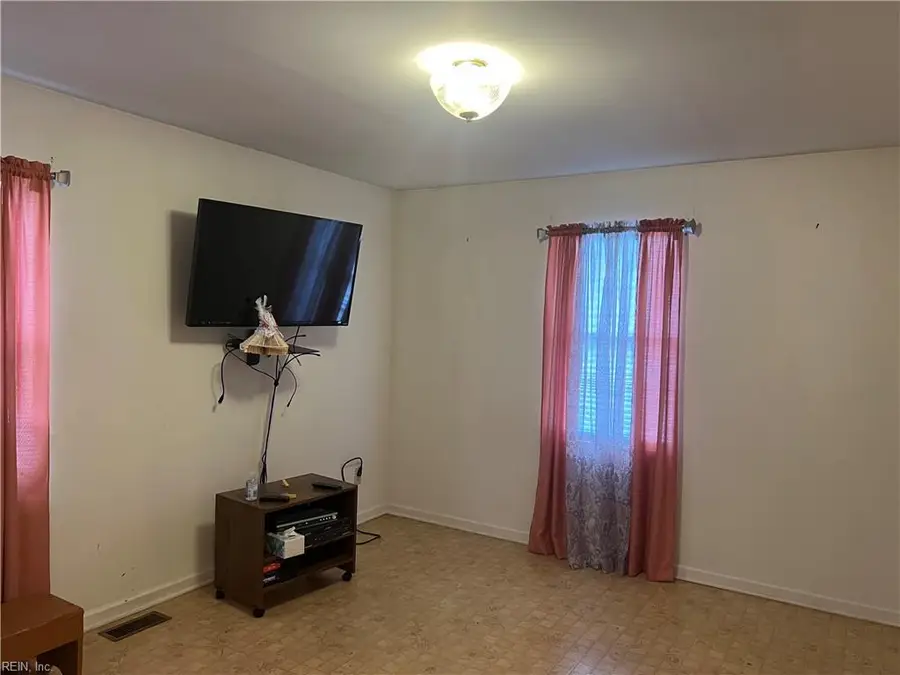 219 Cobb Street, Franklin, VA 23851 - #3