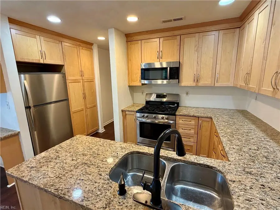 5 Sunset Ct, Portsmouth, VA 23703 - #2
