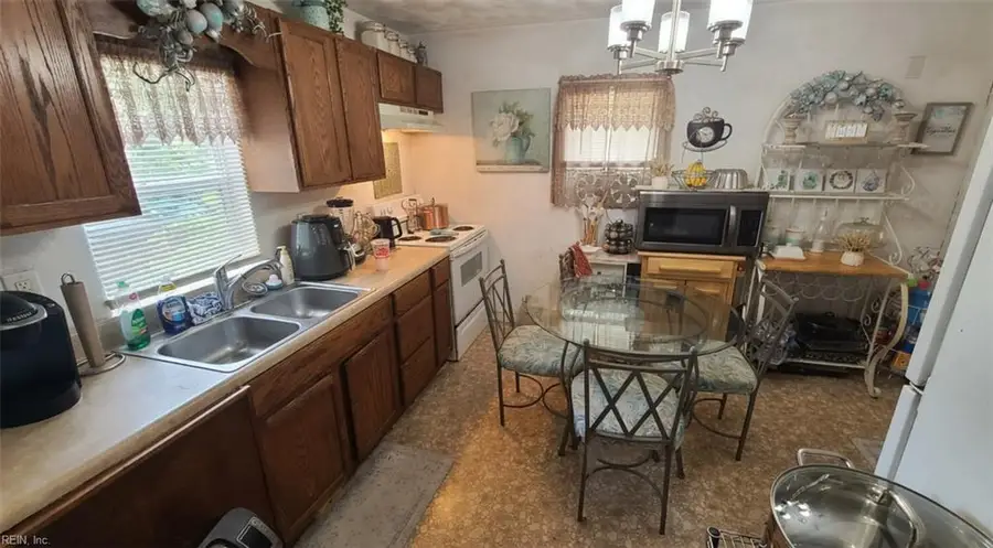 404 Hunter Street, Suffolk, VA 23434 - #2