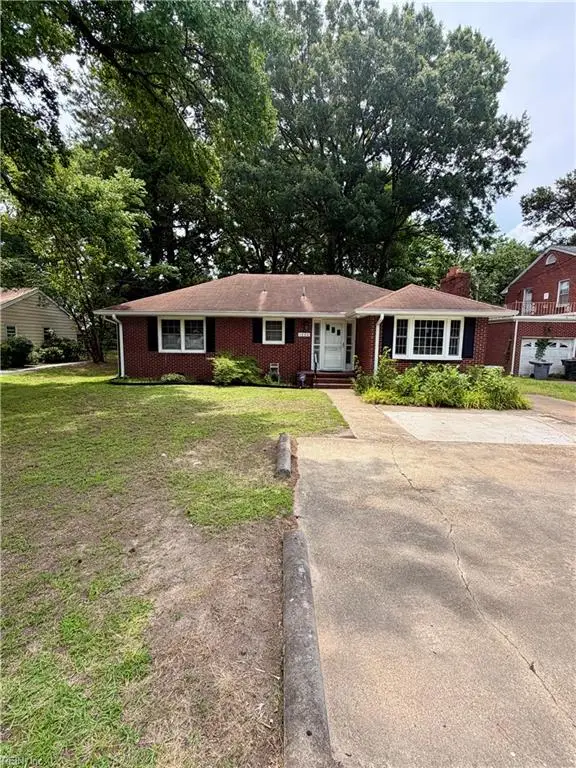1452 E Pembroke Avenue, Hampton, VA 23663 - #3