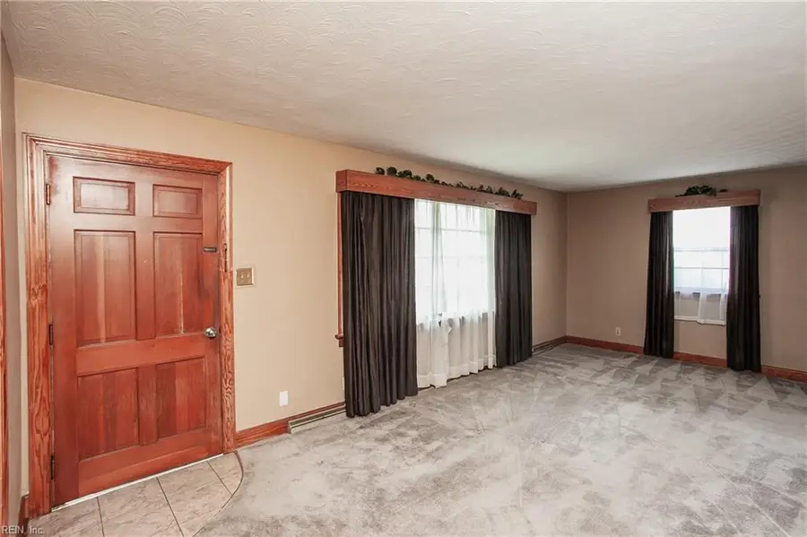 4633 Indiana Avenue, Chesapeake, VA 23321 - #3