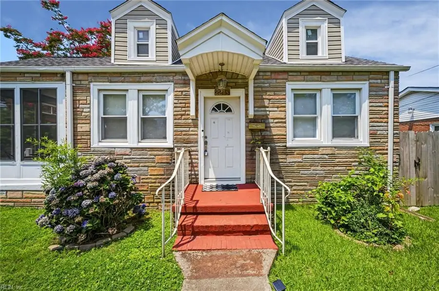 2218 Staunton Avenue, Portsmouth, VA 23704 - #2