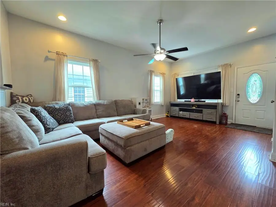 24 Moss Avenue, Hampton, VA 23669 - #2