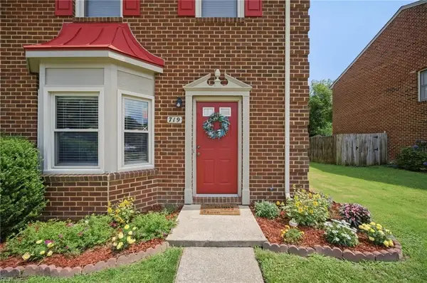 719 Creekside Crescent, Chesapeake, VA 23320