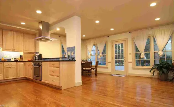 34 Elm Avenue, Newport News, VA 23601