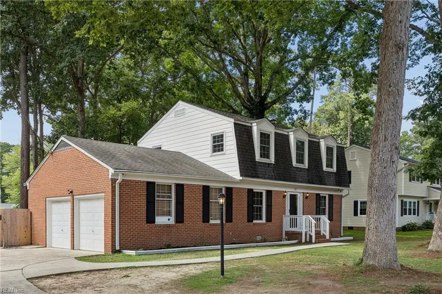 305 W Woodland Drive, Yorktown, VA 23692 - #2