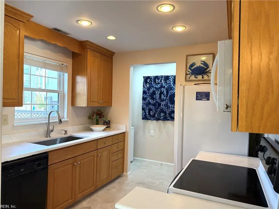 411 Harbour Point #102, Virginia Beach, VA 23451 - #3