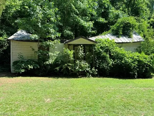 127 Bryan Avenue, Wakefield, VA 23888 - #2