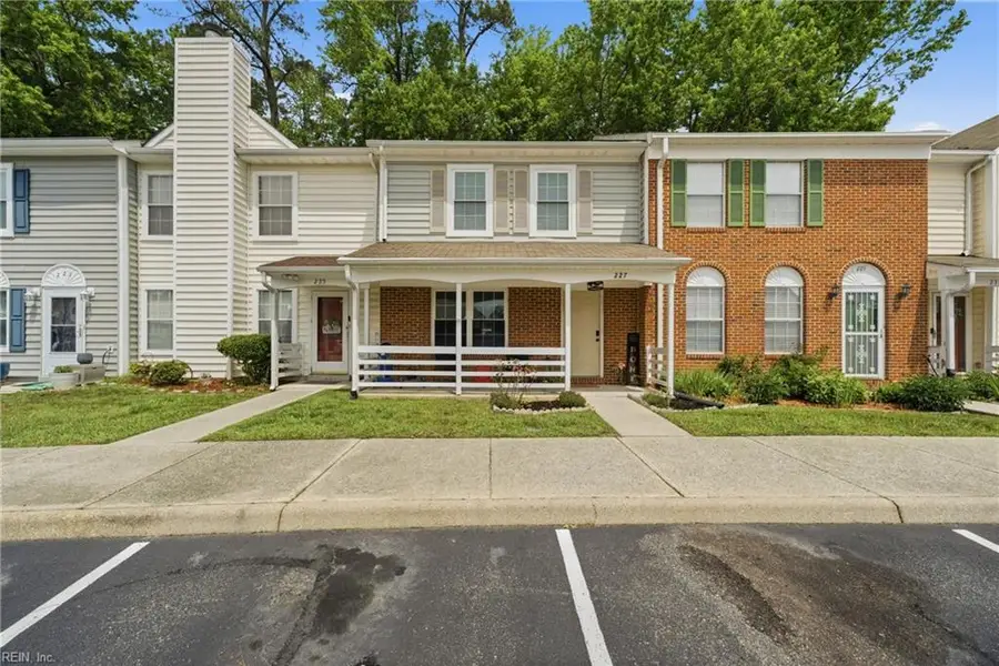 227 Whitewater Dr, Newport News, VA 23608 - #2