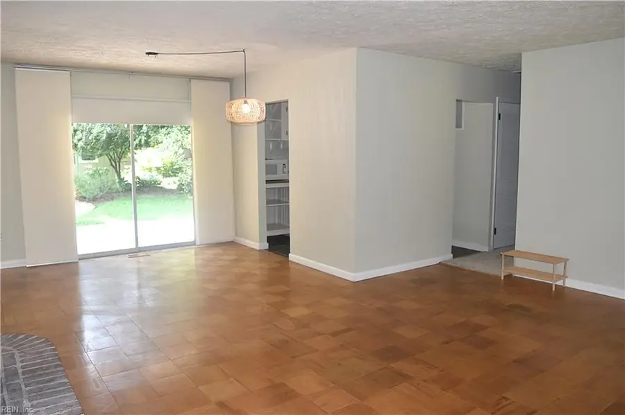 725 Roslyn Road, Newport News, VA 23601 - #3