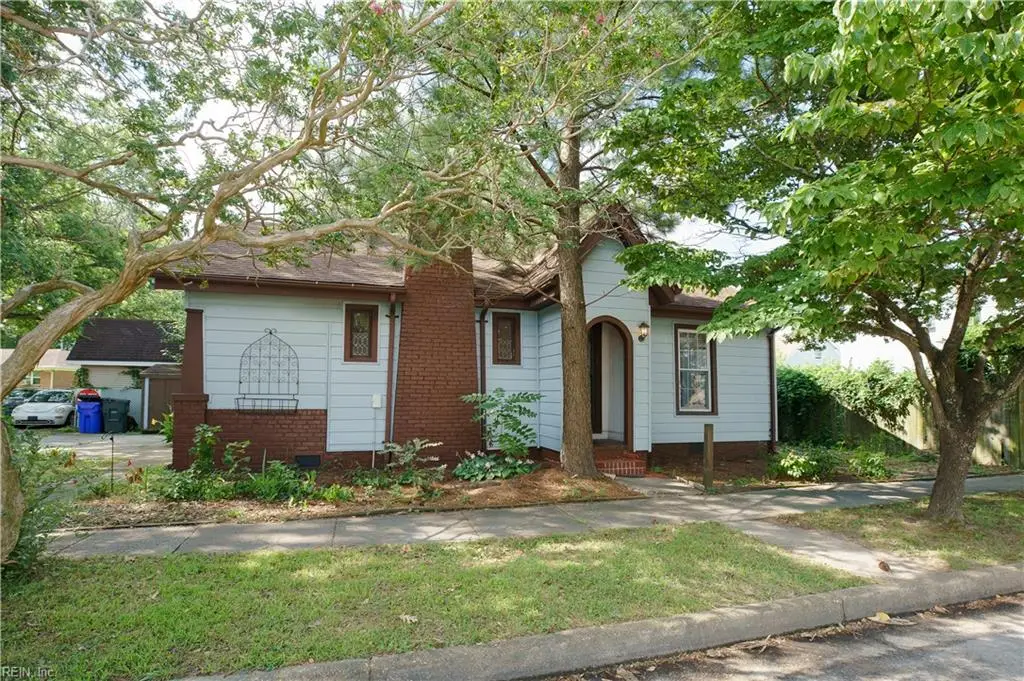 1009 E Leicester Avenue, Norfolk, VA 23503 - #1