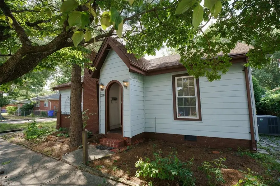 1009 E Leicester Avenue, Norfolk, VA 23503 - #2