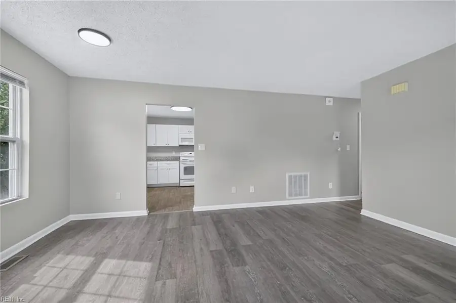 322 S Curry Street, Hampton, VA 23663 - #3