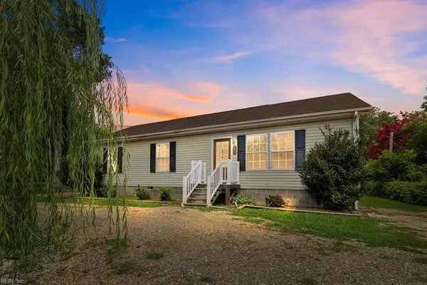 402 E Main Street, Wakefield, VA 23888
