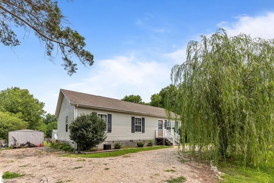 402 E Main Street, Wakefield, VA 23888 - #2